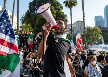 3 protestors detained following clash with security outside ICE office in Tucson