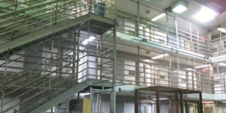 State prison guard detained in drug-smuggling scheme at Newark lockup