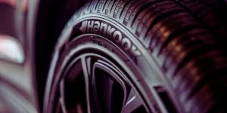 Thief Attempt To Steal Tire Off Cop’s Personal Apprehended Arrested After Fight, Officials Say