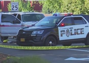 2 collisions on I-5 near Battle Ground leave one dead and a DOT worker injured