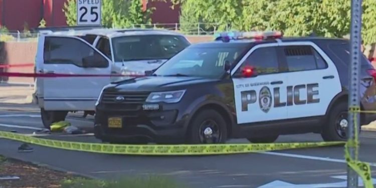 2 collisions on I-5 near Battle Ground leave one dead and a DOT worker injured