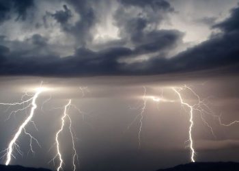 Wisconsin Storm Alert: Strong Winds, Lightning Threat From 11 p.m. to 3 a.m. Tuesday