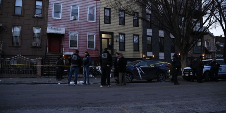 Woman stabs, robs man on Brooklyn street and flees in SUV