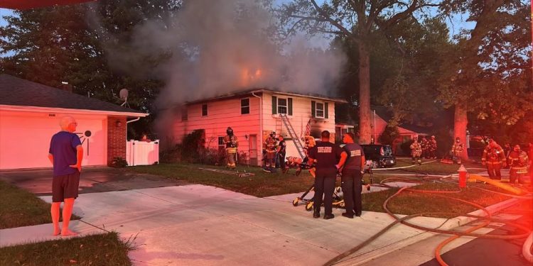 2 People Dead In South Toledo House Fire And Firefighter Injured
