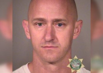 Ex-pilot Sentenced To Prison For Trying To Shut Down Plane Engines Over Oregon