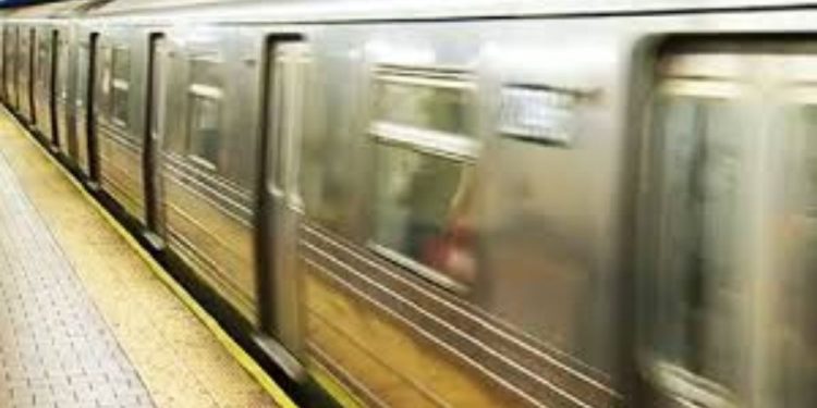 Man shoves woman off NYC subway after argument and chokes her on ground: Cops say