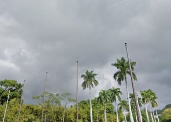 NWS Urges Caution as Life-Threatening Waves and Thunderstorms in Milwaukee and the surrounding counties