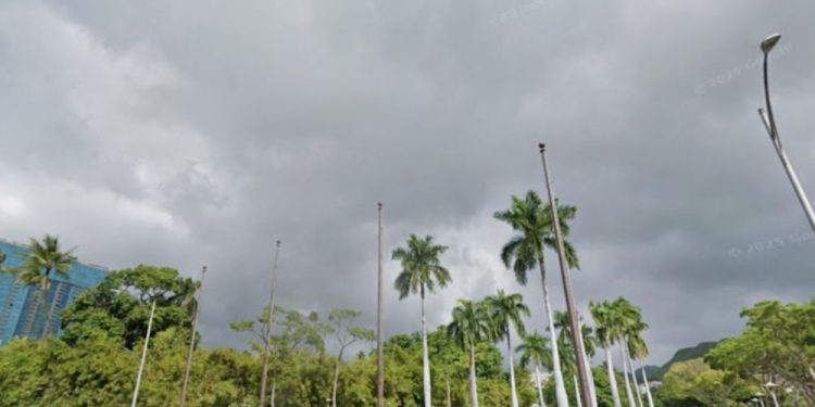 NWS Urges Caution as Life-Threatening Waves and Thunderstorms in Milwaukee and the surrounding counties