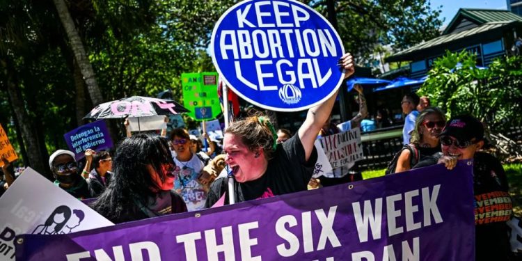 Texas Arrested 8 In Widening Probe Of Midwife Accused Of Illegal Abortions