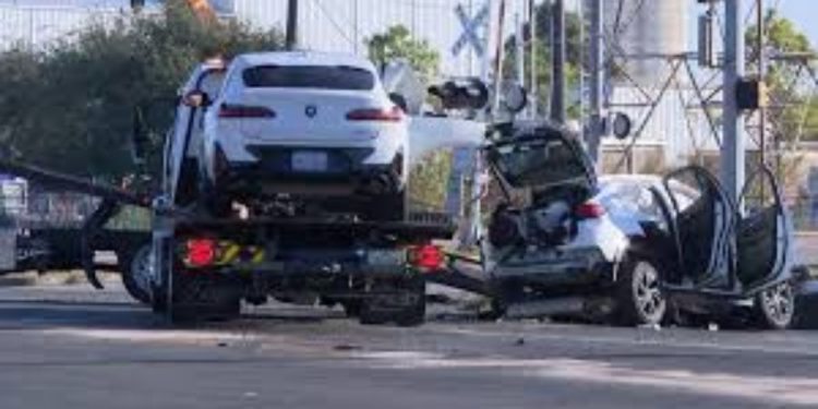 3 People Dead After Driver Ran Red Light With No Headlights: Houston Police