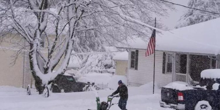 Pennsylvania Braces For Holiday Snowstorm As Polar Vortex Weakens