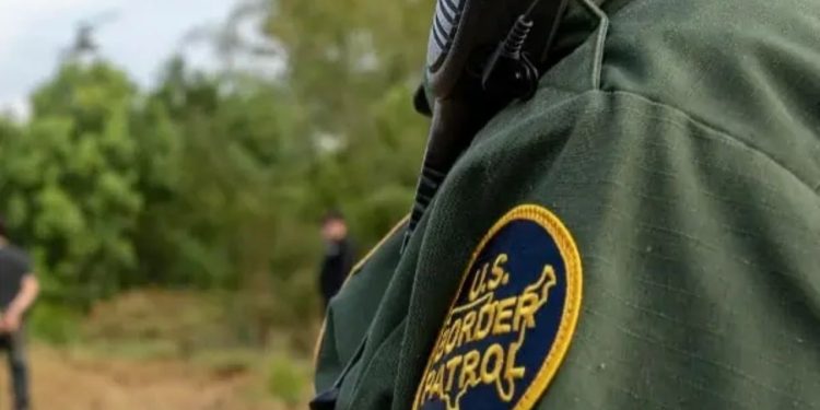 135 People Charged In Arizona Border Sweep, Including Guide In ‘Carpet Booties’