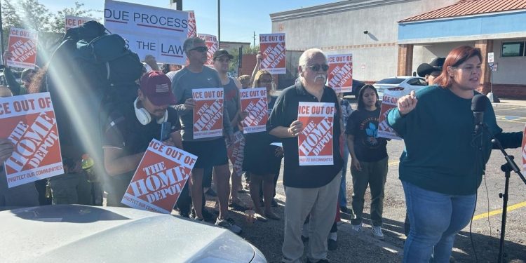 2 undocumented immigrants apprehended by ICE outside Phoenix Home Depot