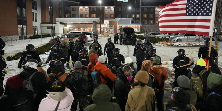 Anti-ICE agitators taken into custody outside Minnesota hotel as police declare unlawful assembly: ‘No longer peaceful’