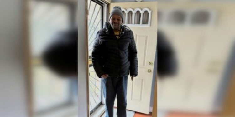 Chicago Police Seek Help in Finding Missing 66-Year-Old Earl Mitchell