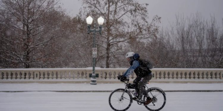 Winter Weather Alert Issued As Snow Set To Hit Texas