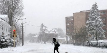 6 States Prepare For Snow Despite Warmer Temperatures