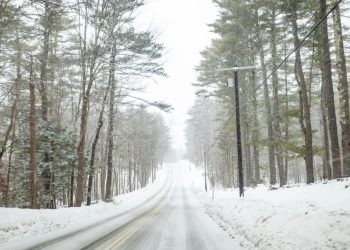 Heavy Snow Warning Issued as Up to 7 Inches Expected