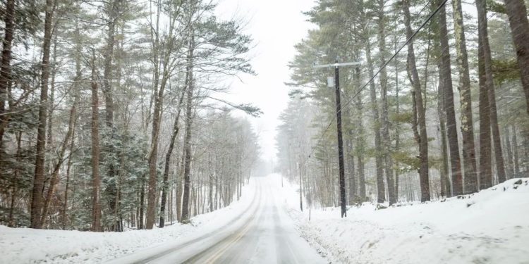 Heavy Snow Warning Issued as Up to 7 Inches Expected