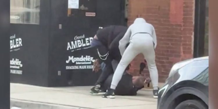 Police: Man Beaten And Robbed At Gunpoint Broad Daylight In Fulton Market