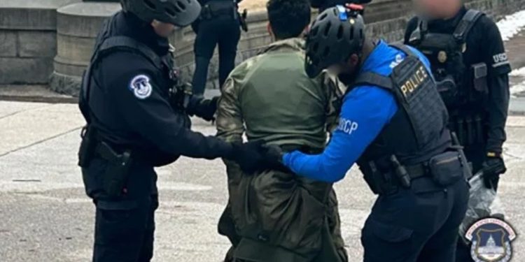 Teen in tactical gear apprehended after allegedly charging toward US Capitol with loaded shotgun