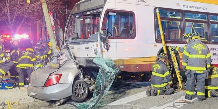 8 people injured in a car and MTA bus crash in Baltimore
