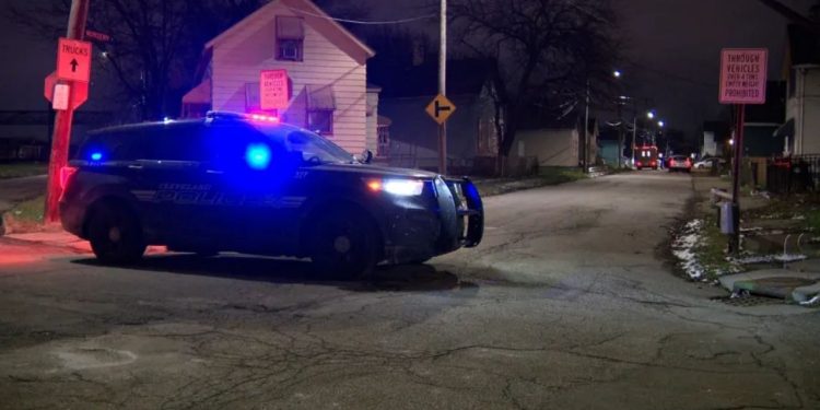 Man apprehended after Cleveland standoff, shootout