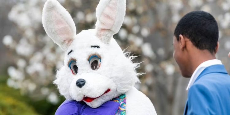Man arrested after assaulting Easter Bunny at South Hills Village Mall