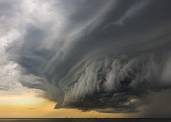 Millions Prepare For 80 Mph Winds & Tornadoes, Hen-egg-sized Hail On Friday