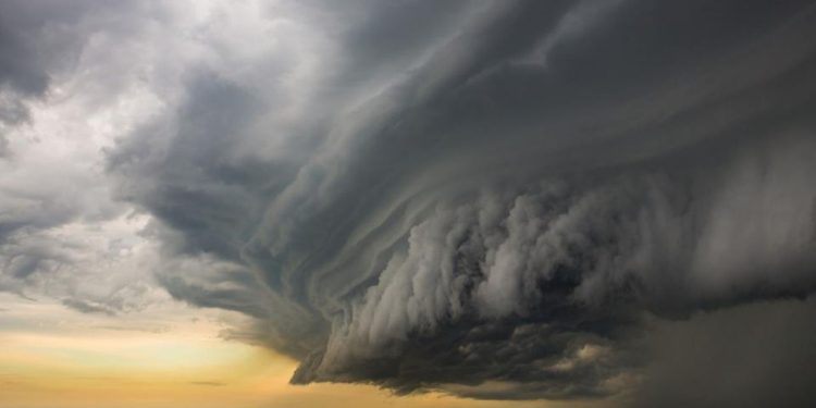 Millions Prepare For 80 Mph Winds & Tornadoes, Hen-egg-sized Hail On Friday