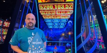 $3 bet turns into over $200,000 jackpot at San Diego casino