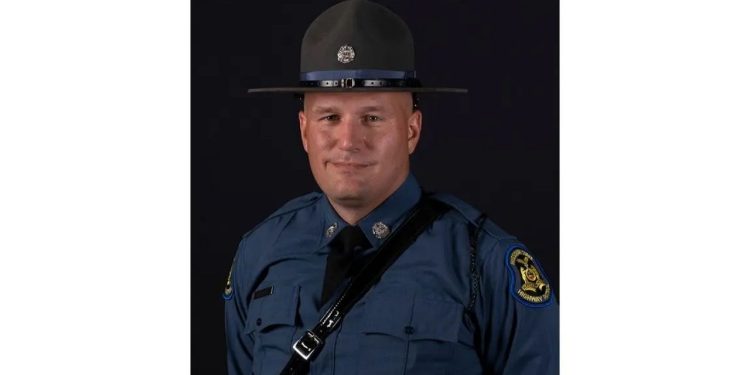 Former Missouri trooper sentenced to prison for unlawful phone searches